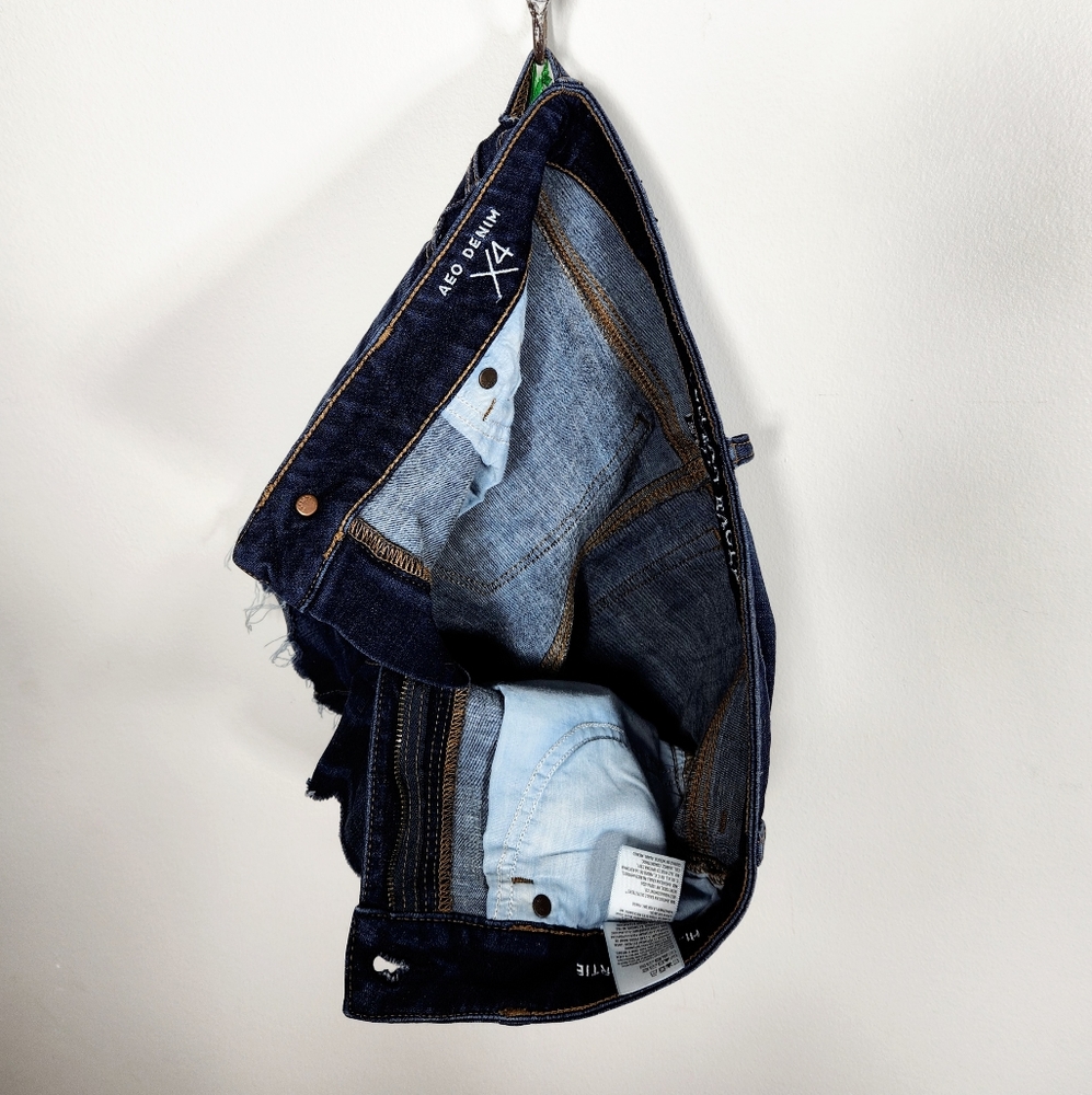 AE dark denim Hi-rise Shortie shorts. Sz6 raw hem w/ 4" inseam - Picture 4 of 5